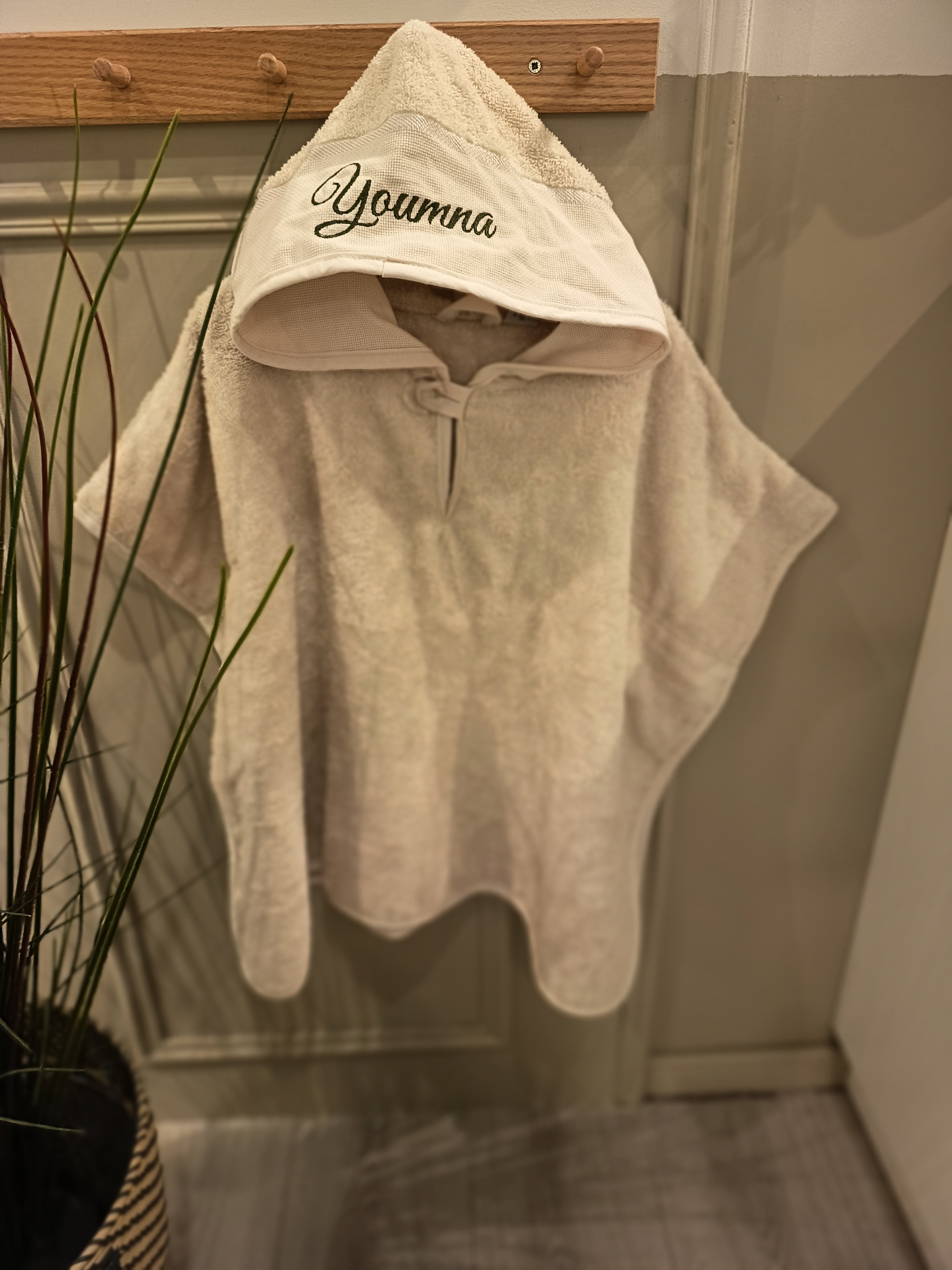 Poncho de bain enfant blanc en éponge – personnalisable et doux 100 % coton